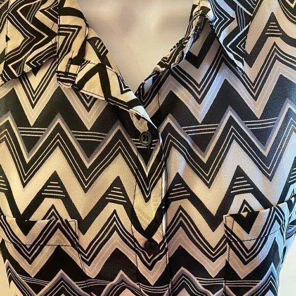 Womenâs No Boundaries Top SleevelessâButtonâDownâM - Picture 8 of 11